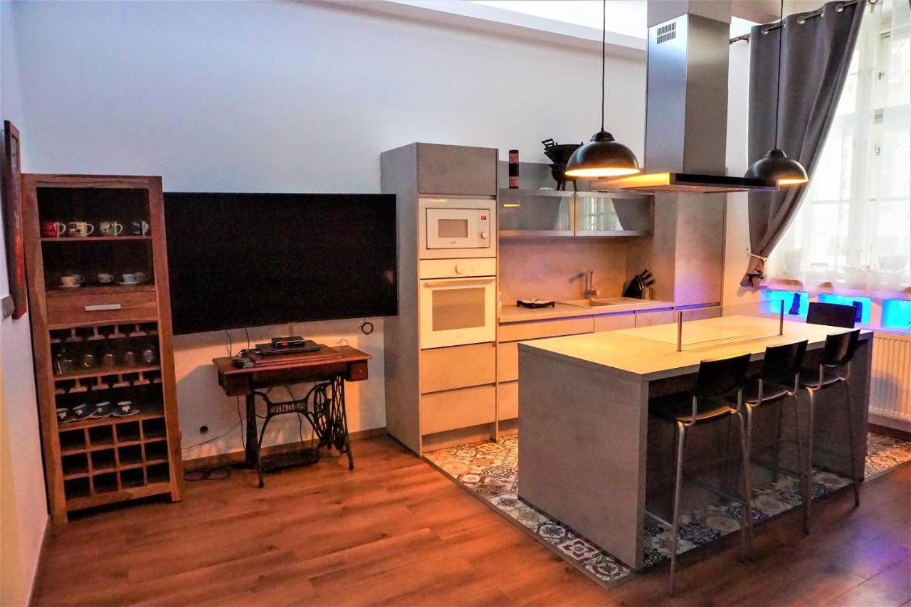 Maximilian Central Apartment Prague Luaran gambar
