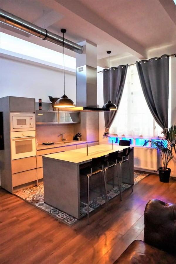 Maximilian Central Apartment Prague Luaran gambar